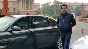 Kumarmangalam Birla Buys Rolls Royce: अरबपति कुमारमंगलम बिड़ला ने खरीदी 9 करोड़ रुपये की रोल्स रॉयस घोस्ट