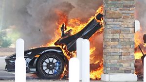 McLaren 765 LT Burns To Ashes: करोड़ों की ये स्पोर्ट्स कार मिनटों में हुई जलकर खाक, देखें तस्वीरें