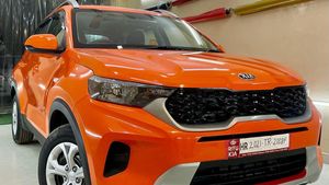 Kia Sonet Glossy Orange Body Wrap: इस किया सॉनेट से हटा नहीं पाएंगे नजरें, जानें क्या है खास