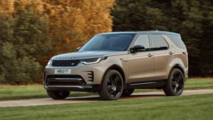 Land Rover Discovery Facelift: लैंड रोवर डिस्कवरी फेसलिफ्ट कंपनी के वेबसाइट में हुई शामिल, जानें