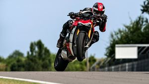 Ducati India ने लॉन्च की अपनी 2021 Streetfighter V4 व V4 S बाइक, जानें क्या है कीमत