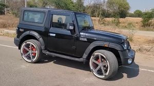 Mahindra Thar Modified: नई महिंद्रा थार में लगाया गया 22 इंच का अलॉय व्हील, मॉडिफिकेशन के बाद लग रही शानदार