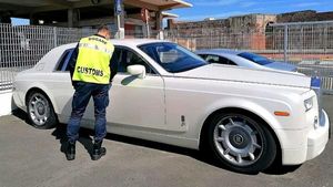 इस Rolls Royce Phantom के इंटीरियर में लगी थी मगरमच्छ की खाल, पुलिस ने किया सीज