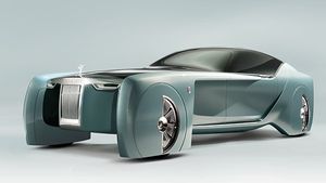 Rolls-Royce जल्द लाएगी अपनी पहली इलेक्ट्रिक कार, सिंगल चार्ज पर देगी 500 KM की दमदार रेंज