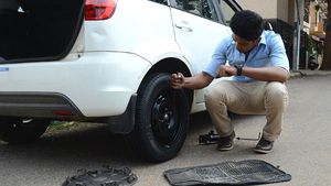 Spare Tyre बदलते हुए इन चार Hacks का रखें ध्यान, नहीं करनी पड़ेगी ज्यादा मेहनत
