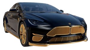 Tesla Model S 24K Gold Plated: 24 कैरेट सोने वाली टेस्ला कार छाई है इंटरनेट पर, देखें तस्वीरें