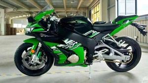 China में बनाई गई लोकप्रिय Kawasaki Ninja ZX-10R की नकल, नहीं बता पाएंगे दोनों में अंतर