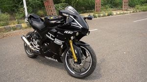 Yamaha R15 V3.0 को मॉडिफाई कर दिया R1M जैसा लुक, पहले से ज्यादा लग रही है स्पोर्टी