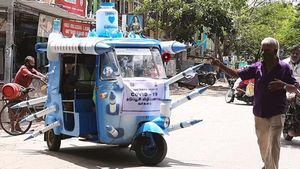 Chennai के कलाकार ने ऑटो रिक्शा को बनाया ‘Vaccine Auto’, टीकाकरण के लिए कर रहा प्रोत्साहित
