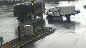 रेड लाइट सिग्नल तोड़ना हो सकता है बेहद खतरनाक, Hyderabad Police ने जारी किया यह वीडियो