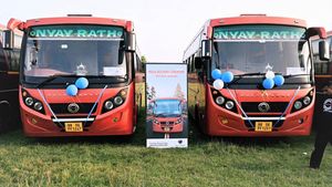 Bharat Benz ने बिहार सरकार को डिलीवर की 20 बसें, इंटरसिटी परिवहन में होगा इस्तेमाल