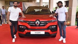 Olympic पदक विजेता Wrestler Ravi Dahiya व Bajrang Punia को मिली Kiger SUV, कंपनी का उपहार
