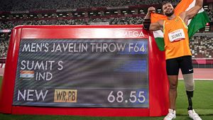 पैरालंपिक गोल्ड मेडलिस्ट सुमित अंटिल को गिफ्ट में मिलेगी Mahindra XUV700 SUV