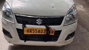 अब गाड़ी के नंबर प्लेट पर नींबू-मिर्च लटकाने वालों का कटेगा चालान, भरना पड़ सकता है 5000 रुपये का जुर्माना