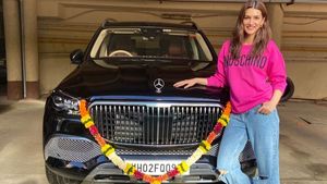 बॉलीवुड एक्ट्रेस Kriti Sanon ने खरीदी नई Mercedes Maybach GLS 600, सामने आई तस्वीरें