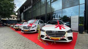 Mercedes Benz लायी है आकर्षक फेस्टिव ऑफर, पाएं रेसर लुईस हैमिल्टन से मिलने का मौका