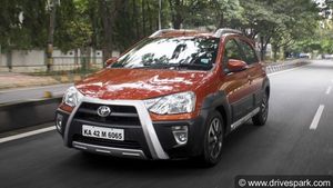 15 साल से ज्यादा पुरानी गाड़ियों पर लगेगा 8 गुना ज्यादा रजिस्ट्रेशन शुल्क, अगले साल से बदल रहे हैं नियम