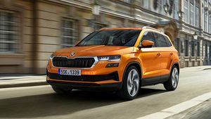 Skoda Karoq फेसलिफ्ट अंतरराष्ट्रीय बाजार में हुई पेश, जानें इंजन, फीचर्स और वैरिएंट की जानकारी