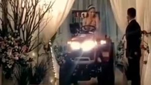 अपनी बर्थ-डे पार्टी में इस लड़की ने ट्रैक्टर से मारी एंट्री, Anand Mahindra ने शेयर किया वीडियो