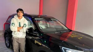 ओलंपिक स्वर्ण पदक विजेता Neeraj Chopra को मिली उनकी Mahindra XUV700 गोल्ड एडिशन