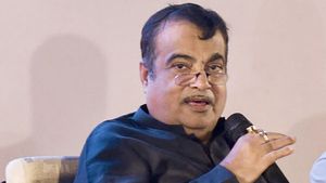 पेट्रोल-डीजल की कीमतें कम होने का कर रहे हैं इंतजार? जानें नितिन गडकरी ने तेल की कीमतों पर क्या कहा