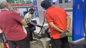 पेट्रोलियम मंत्री ने खुद पकड़ा पेट्रोल पंप पर हो रहे घोटाले को, गड़बड़ी मिलने पर पंप को किया सील