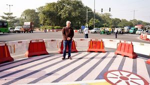 दिल्ली में पैदल यात्रियों की सुरक्षा के लिए शुरू हुआ टैक्टिकल ट्रायल