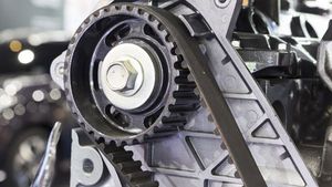 ड्राइव बेल्ट के खराब होने से कार में हो सकती है बड़ी गड़बड़ी, जानें कैसे निकालें इसका समाधान