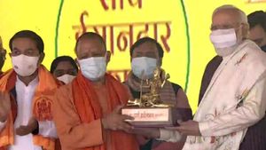 प्रधानमंत्री नरेंद्र मोदी ने किया गंगा एक्सप्रेसवे का शिलान्यास, लड़ाकू विमान के लिए होगी एयर स्ट्रीप