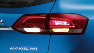 क्या आप जानते हैं कि Reverse Light का असली काम क्या होता है? अगर नहीं तो जानें यहां