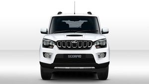 2022 Mahindra Scorpio में मिलेगा पैनारोमिक सनरूफ, टेस्टिंग के दौरान आई नजर