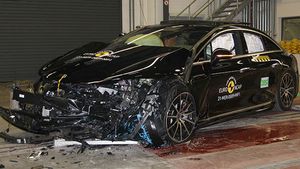Mercedes-Benz EQS इलेक्ट्रिक सेडान साबित हुई सुरक्षित, हासिल किए क्रैश टेस्ट में 5-स्टार