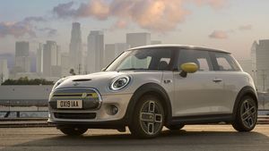 नई MINI Cooper SE इलेक्ट्रिक कार को मार्च 2022 में किया जाएगा लॉन्च, कंपनी ने की पुष्टि