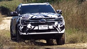 नई जनरेशन Ford Endeavour का पहला टीजर हुआ जारी, जानें क्या होंगे बदलाव