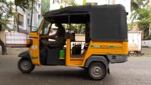 चेन्नई के इस ऑटो ड्राइवर का ऑटो-रिक्शा है अजूबा, आनंद महिंद्रा ने कहा- मैनेजमेंट के स्टूडेंट्स इनसे खीखें