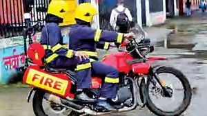 Royal Enfield Himalayan को फायरफाइटिंग बाइक में किया मॉडिफाई, देखें तस्वीरें