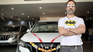 एक्टर रणवीर शौरी ने खरीदी Mahindra XUV700 SUV, जानिए क्या है खूबियां