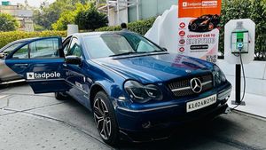 Mercedes C-Class को किया इलेक्ट्रिक कार में तब्दील, जानें क्या है इस कनवर्जन की कीमत