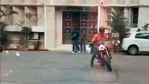 बॉलीवुड एक्टर Shahid Kapoor ने खरीदी Ducati Scrambler 1100 Special, शेयर की तस्वीरें