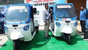 इलेक्ट्रिक ऑटो प्रदर्शन में पेश हुई Mahindra Treo रेंज, ड्राइवरों का इलेक्ट्रिक अपनाने को किया प्रोत्साहन