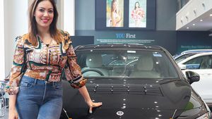 टीवी एक्ट्रेस मुनमुन दत्ता ने खरीदी 42 लाख रुपये की मर्सिडीज कार