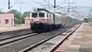 180 किमी/घंटा की रफ्तार पर टेस्ट हुआ AC डबल डेकर कोच, रेलवे ने जारी किया टेस्टिंग का वीडियो