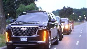 दमदार Cadillac Escalade SUV में नजर आए Kapil Sharma, क्या उन्होंने खरीदी है यह कार?