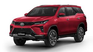 टोयोटा फॉर्च्यूनर का नया लीडर वेरिएंट हुआ लॉन्च, लेजेंडर से ज्यादा किफायती, जानें क्या हैं फीचर्स