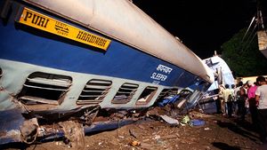 चलती ट्रेन पटरी से उतर जाए तो क्या होता है? क्या है इसके 4 बड़े कारण, जानें विस्तार से