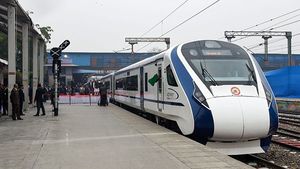 वन्दे भारत एक्सप्रेस: नए जमाने की इस ट्रेन से जुड़े कुछ रोचक फैक्ट्स, पढ़े यहां