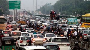 गौतम बुद्ध नगर में 1.25 लाख पुराने वाहनों पर लगेगा प्रतिबंध, एनजीटी का आदेश