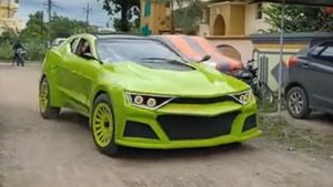 किसान के बेटे ने तैयार की हाइड्रोजन से चलने वाली कार, 150 रुपये के खर्च से 250 किमी. का सफर