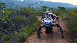 आनंद महिंद्रा ने शेयर किया मकड़ी जैसा चलने वाला वाहन, उबड़-खाबड़ रास्तों को चुटकियों में करता है पार