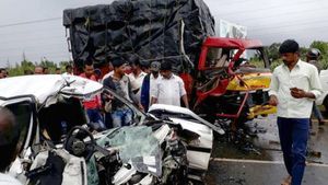 हो गया कार एक्सीडेंट! चिंता न करें इंश्योरेंस कंपनी करेगी भरपाई, ऐसे करें अप्लाई